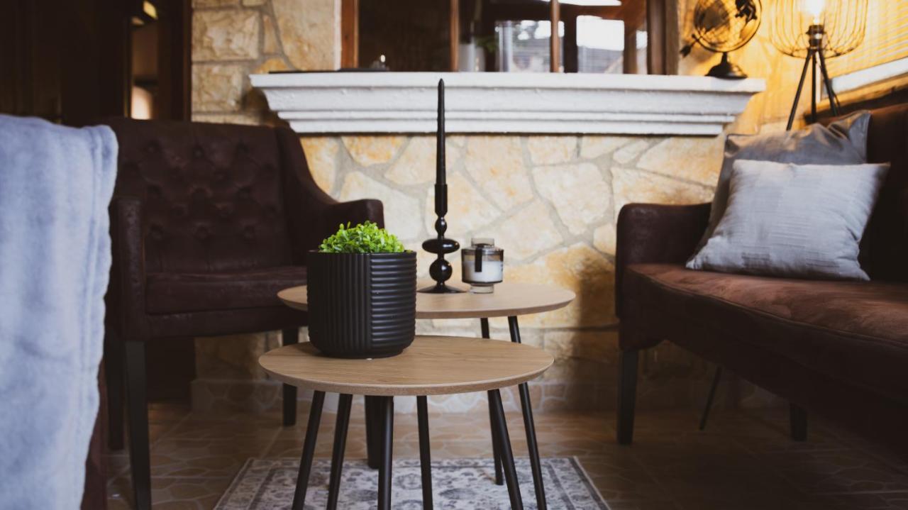 شقة Scardona Rustica, Bed & Breakfast With Jacuzzi, Bbq And Free Parking In Skradin, Krka المظهر الخارجي الصورة