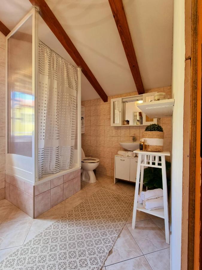 شقة Scardona Rustica, Bed & Breakfast With Jacuzzi, Bbq And Free Parking In Skradin, Krka المظهر الخارجي الصورة
